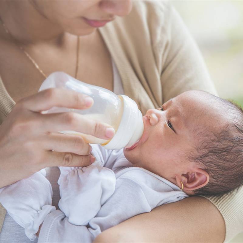 What color should high-quality breast milk be?