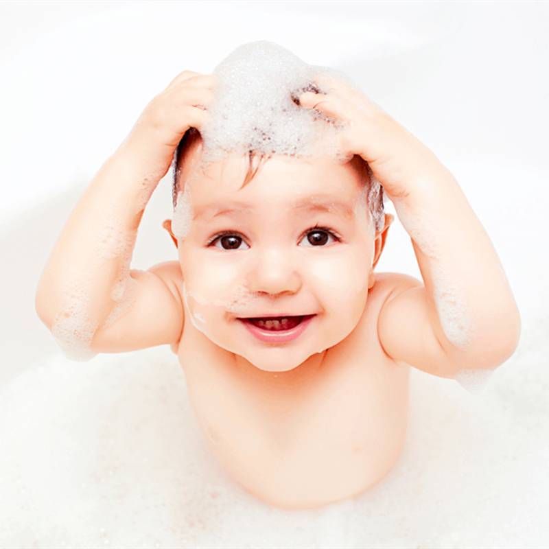 What should I pay attention to when taking a newborn bath?