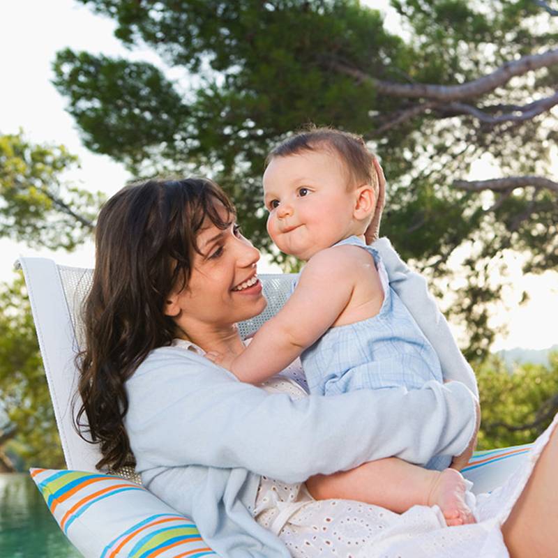 What disposable hygiene products are in the maternity bag?